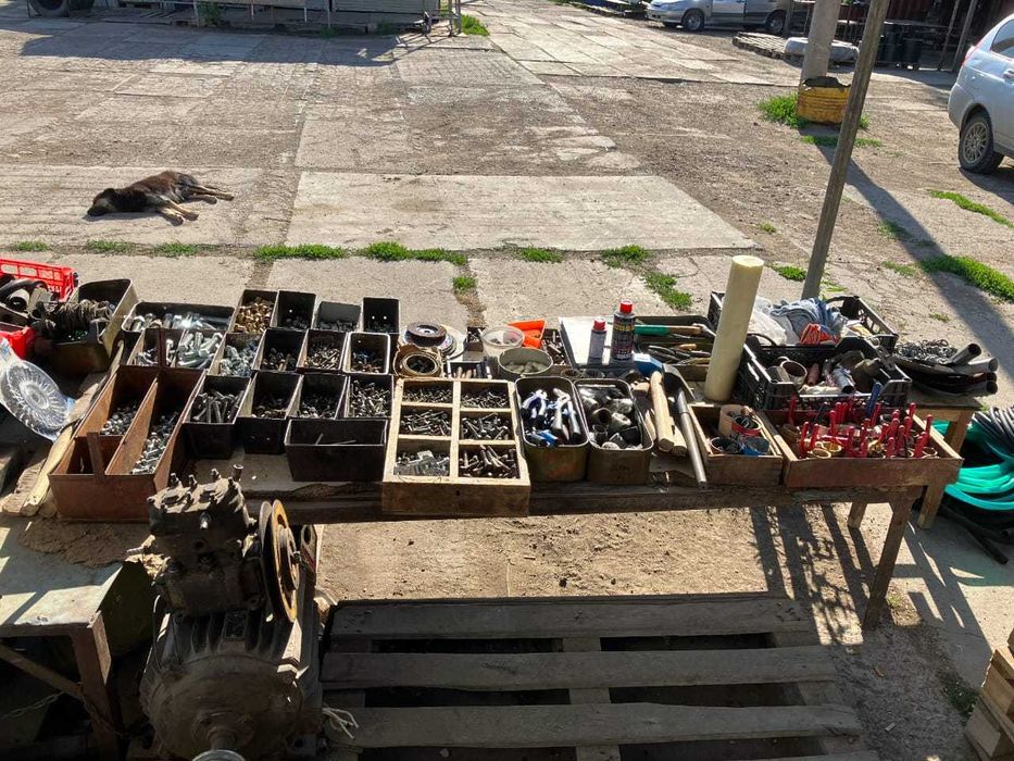 Продам капролон , болты, диски