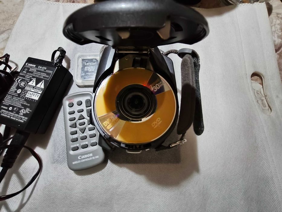 Видео камера с дистанционно Canon
