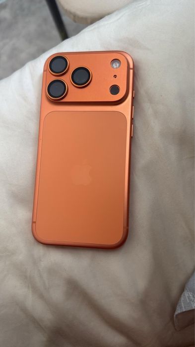 Продам Айфон 17про 256гб