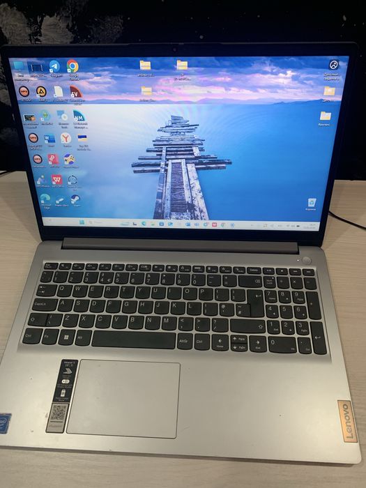 Ноутбук LENOVO..