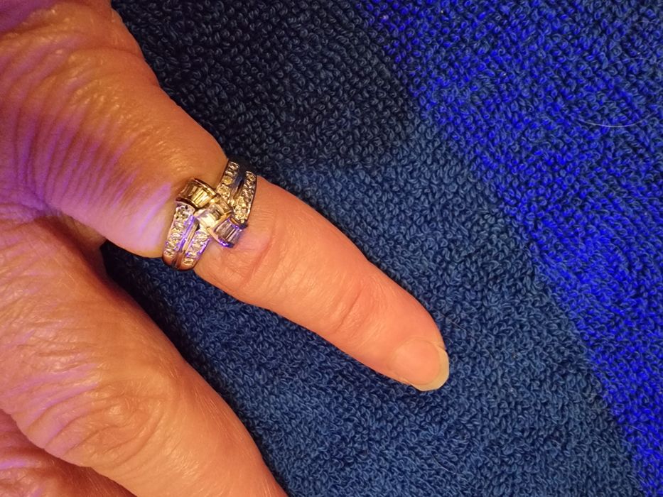 18к Златен пръстен с диаманти 0,87к