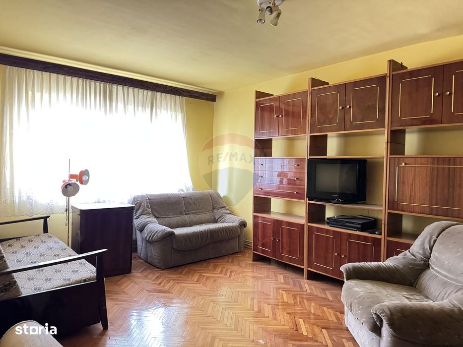 Apartament cu 3 camere de vânzare în zona Vitrometan