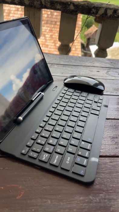 Tabletă YUMKEM cu tastatură, pix, husă și mouse – NU PORNEȘTE
