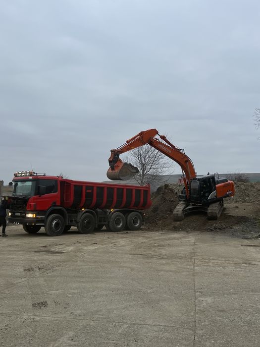 Excavator cu picon