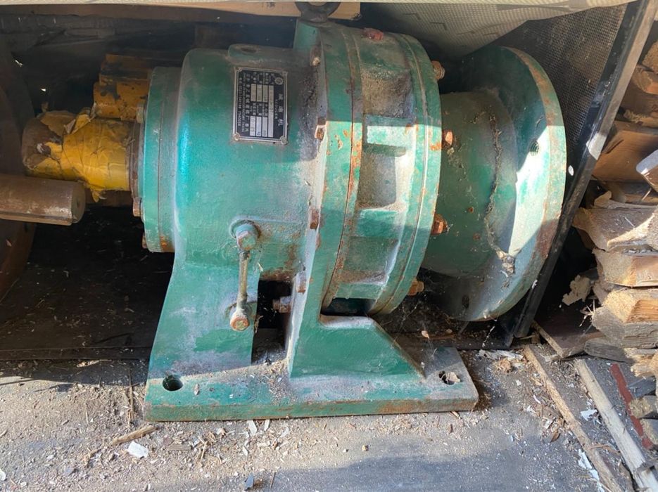 Продаю элекродвигатель с редуктором