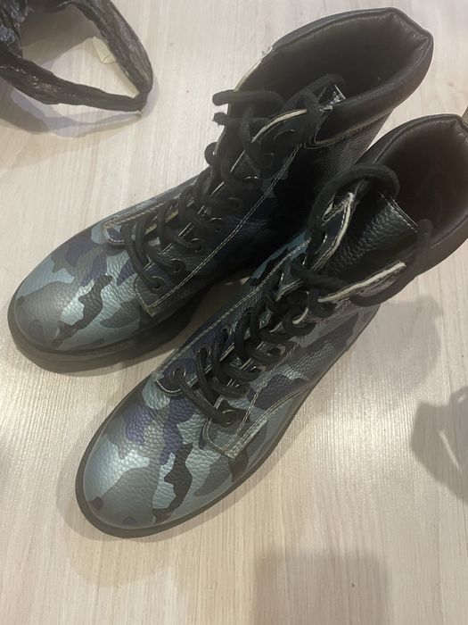 Отдам даром обуви 37-38 рр