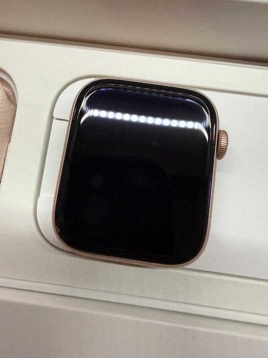 Apple Watch Seria4 44mm GPS Gold Aluminum Case