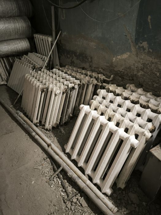 Продам батареи  чугунные