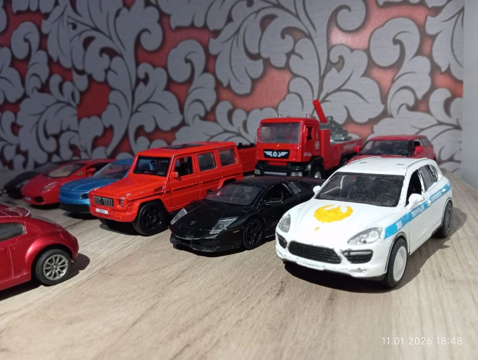 Игрушки машинки металлические