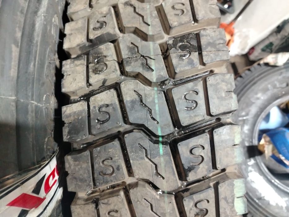 Новая резина 10.00.20