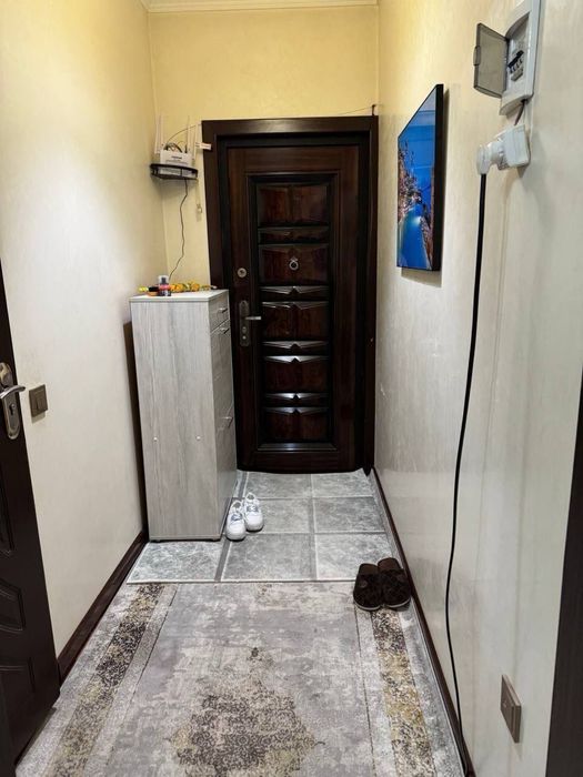 Чиланзар 2 квартал 2 комнатная с ремонтом. Все остается