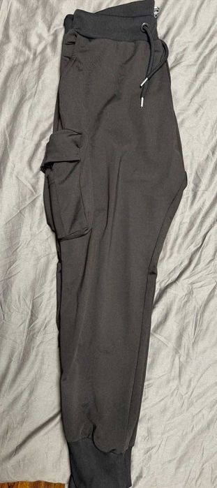 Pantaloni sport moderni