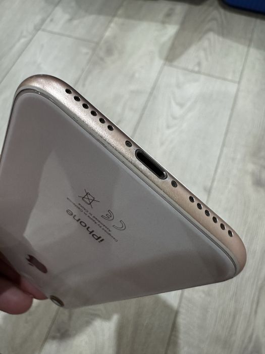iPhone 8 64GB Gold Отйключен Отлично състояние