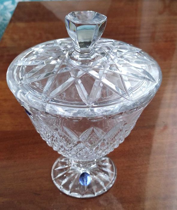 Ваза хрустальная с крышкой