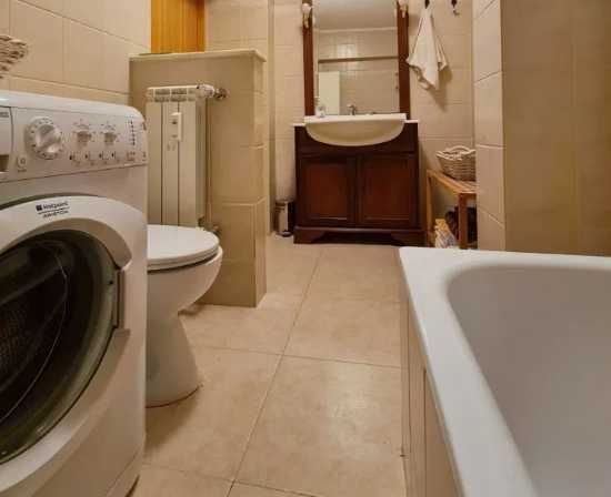 Дава се под наем Тристаен апартамент в Пловдив, Център - 74 кв.м за 188.7 € - Снимка #2