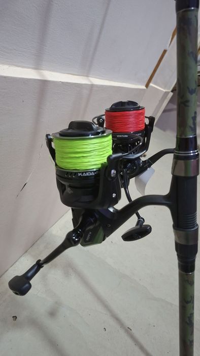 Karpoviy qarmoq to'plam sotiladi.