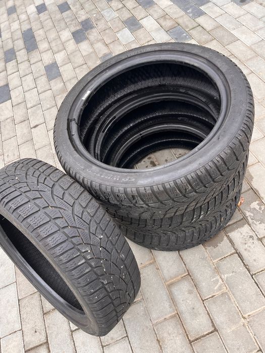 Vând anvelope M+S Dunlop