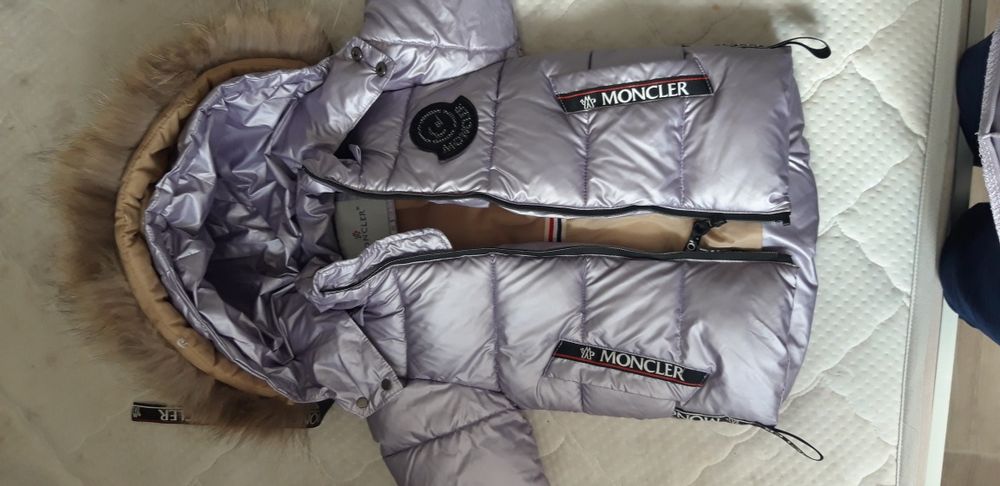 Продам зимний комбинезон для девочки