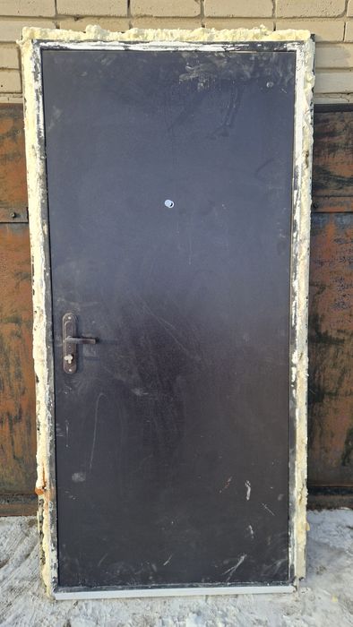 Продам входную дверь