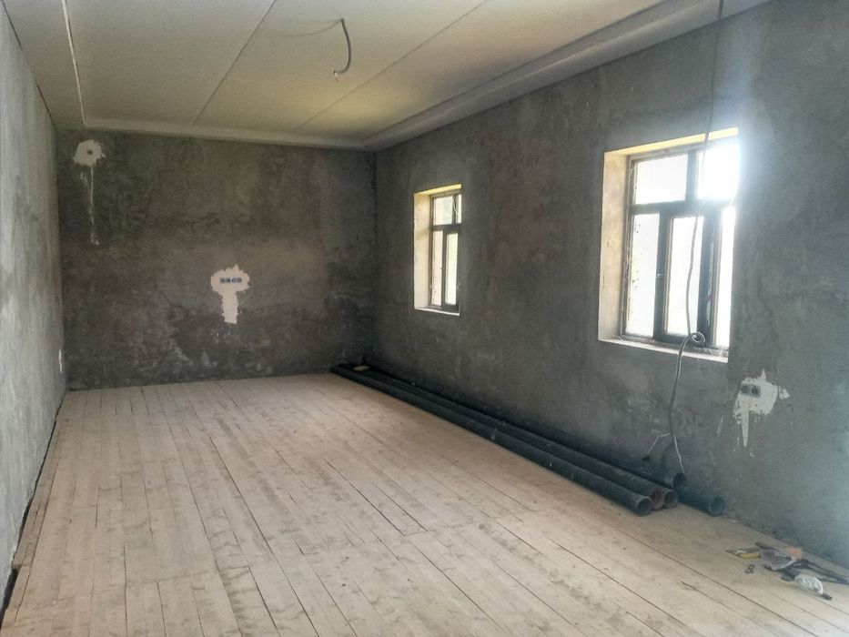 Гулистон шахар Маххала мустидан тушганда 6 хона Уй янги хечким яшамага