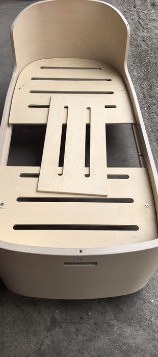 Pătuț bebe și masa de infasat