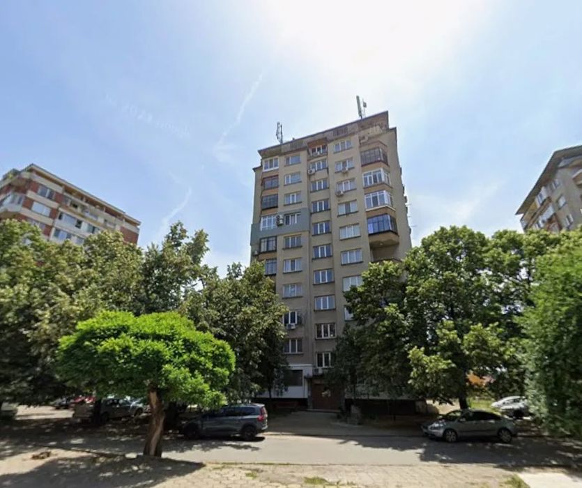 Тристаен апартамент 90 кв.м с 2 спални и 2 тераси – район Виенската сладкарница, Казанлък