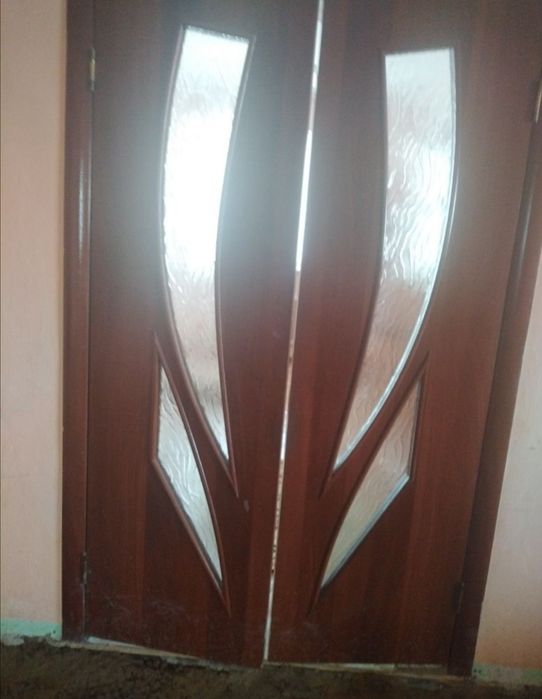 Двери межкомнатные б/у