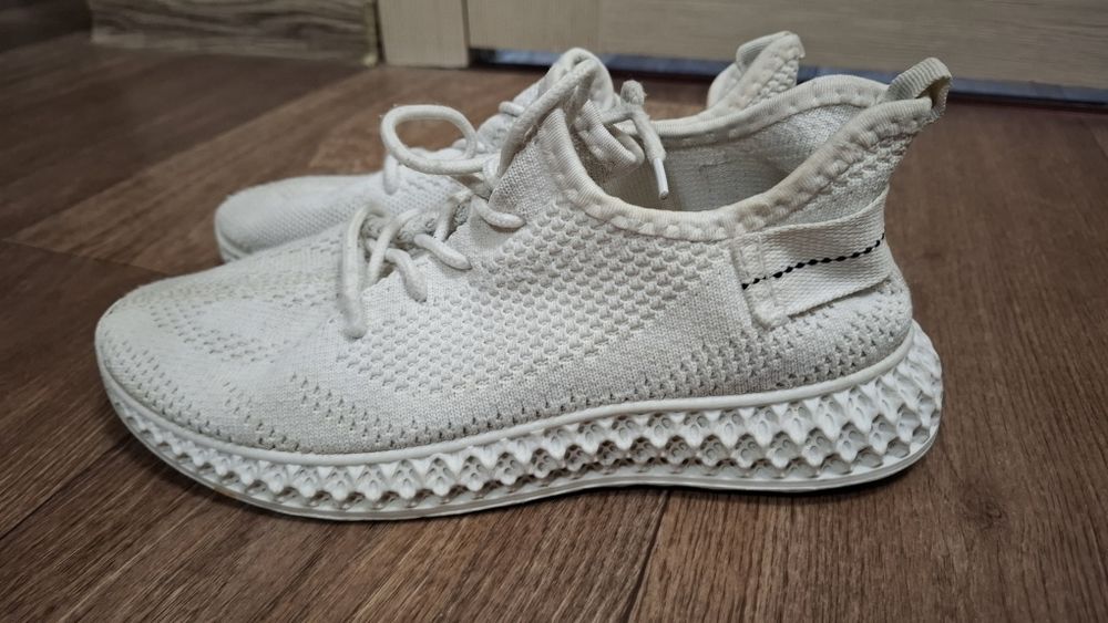 Белые текстильные кроссовки (слипоны). Размер 37 и 39