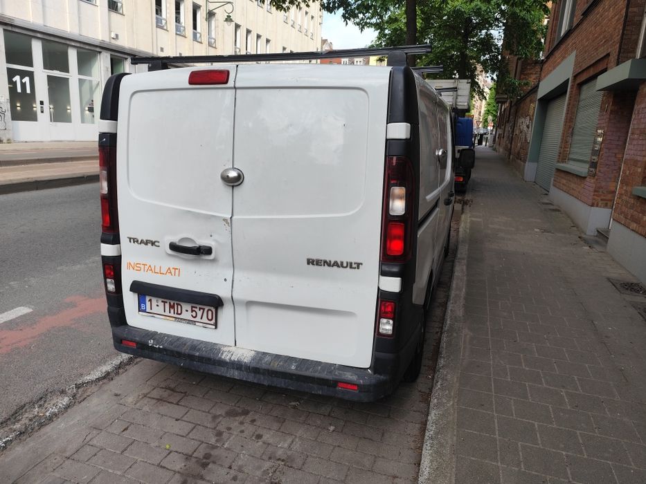 Vând Renault trafic 2015