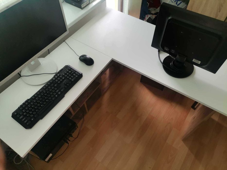 Ъглово Бюро - Подходящо за 2ма