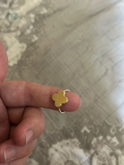 Тилла узук сотилади 585 проба