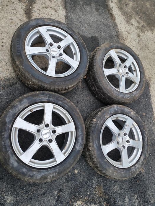 Vând genți cu tot cu cauciucuri de bmw