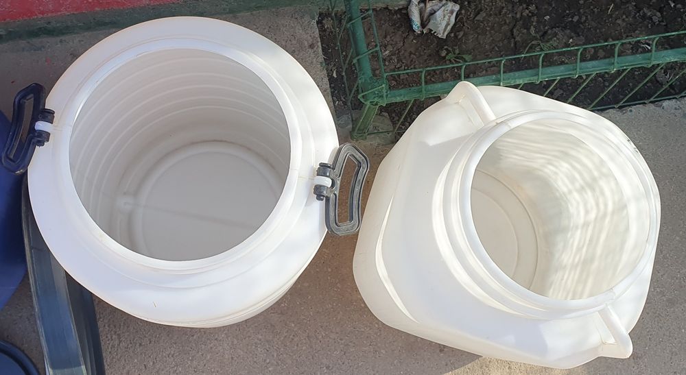 Butoaie plastic de 50/60 L