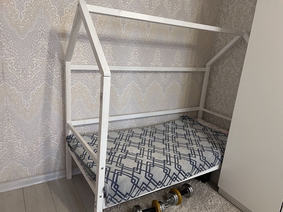 Кровать детская домик