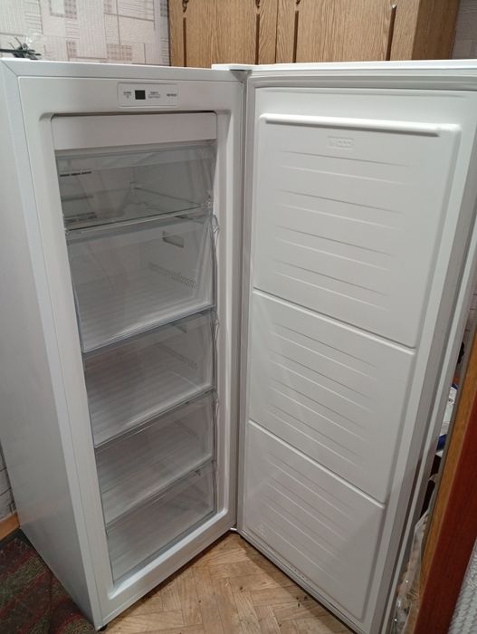 Продам морозильную камеру