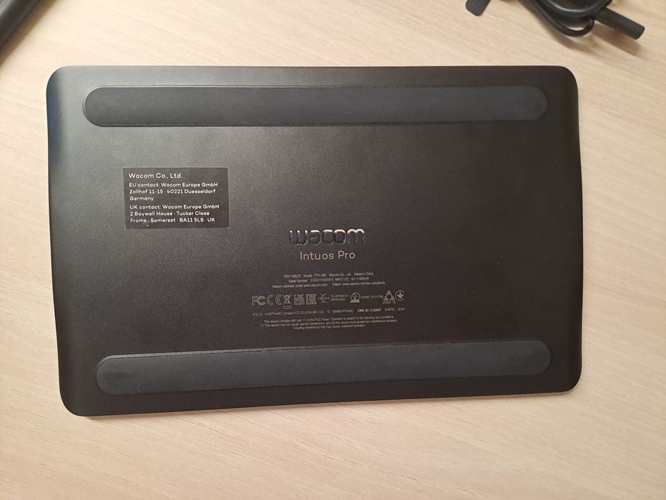 Vând tabletă grafică Wacom Intuos Pro S, cu Bluetooth și USB, culoare