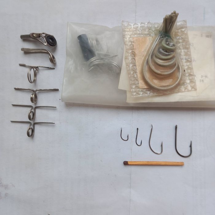 Вёсла,запаска для лодки, снасти,карта и