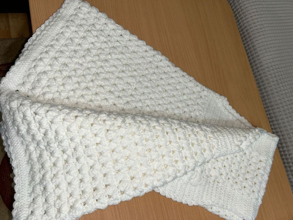 Плетен елек изплетено на една кукака