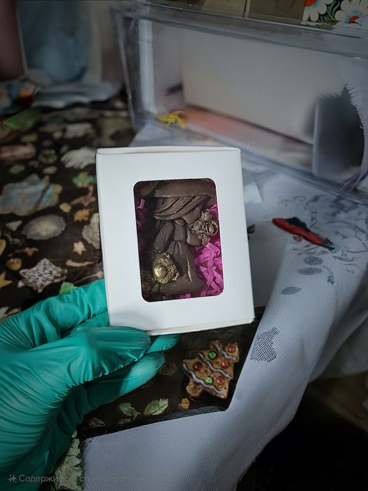 Шоколадные бонбоньерки в форме девочек