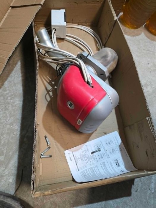 Котел Bosch solid 2000 + пелетна горелка Ferroli и шнек за пелети