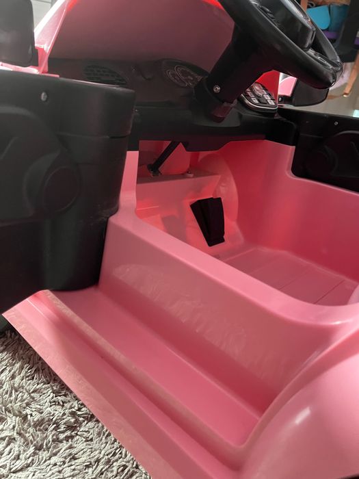 Лицeнзиpaнa  Aĸyмyлaтopнa ĸoлa 12V VW Вееtlе Dunе розова