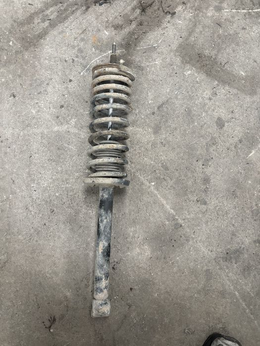 Амортисьори и прожини за повдигане на Голф 3