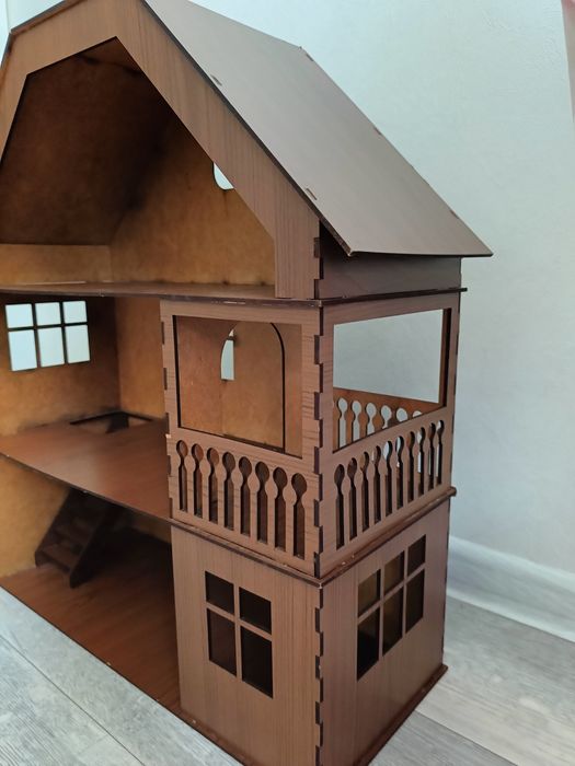 Кукольный деревянный домик