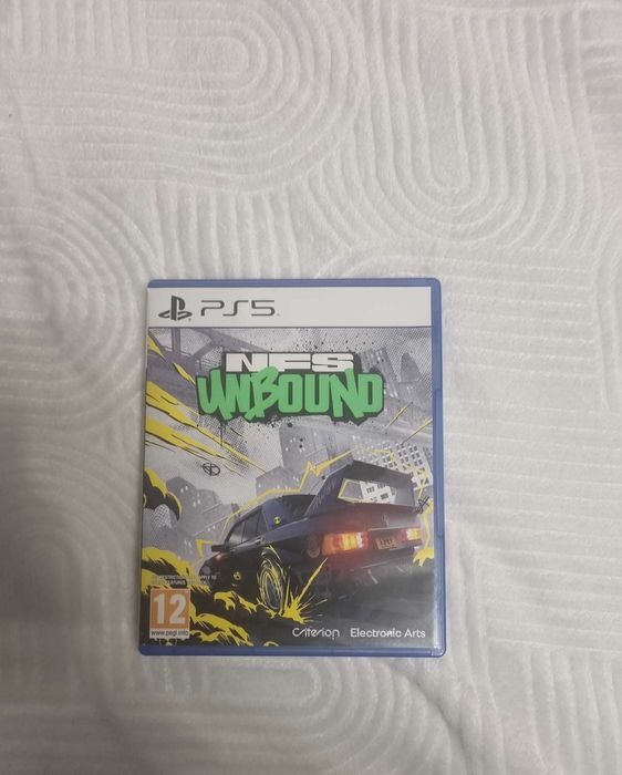 Jocuri de PS5 si un joc de PS4