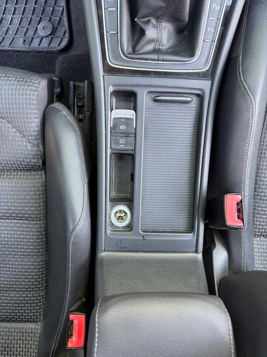 Vând VW Golf 7 Variant | Highline | Adus din Olanda | Unic Proprietar RO din 2017 | 370.000 KM |