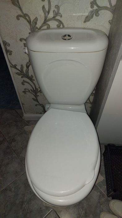 Продам унитаз все работает