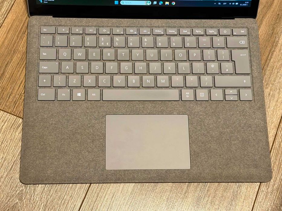 Microsoft Surface Laptop 2 i5-8350U/8RAM/256SSD/Intel UHD/QHD Touch