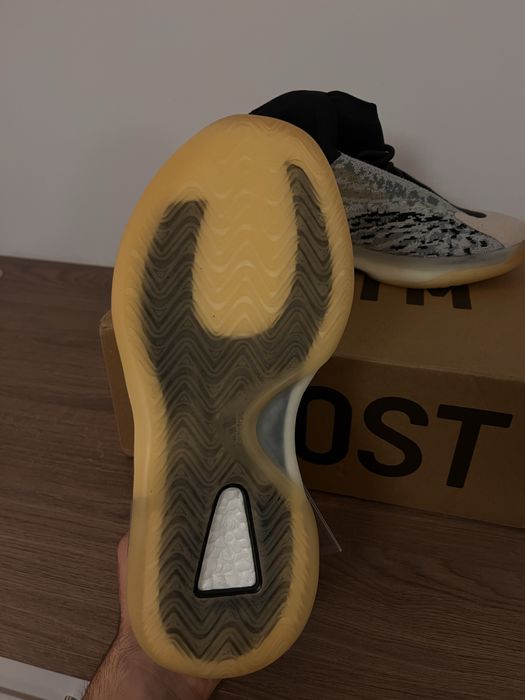 Yeezy QNTM marimea 40 2/3