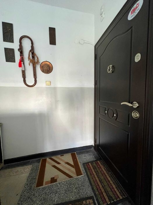 Чудесен тристаен апартамент в Центъра