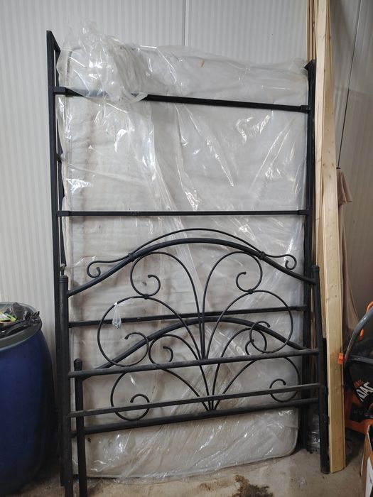 Pat metalic o persoana